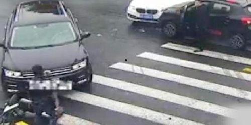 司机吃瓜撞车视频大全最新,视频大全揭示撞车事故频发