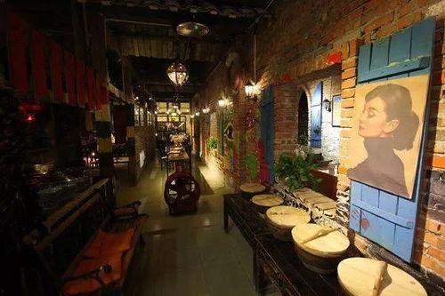 重庆酒馆吃瓜事件视频,一场引发热议的街头冲突瞬间