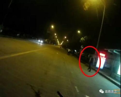 开车吃瓜视频,吃瓜群众的趣味瞬间